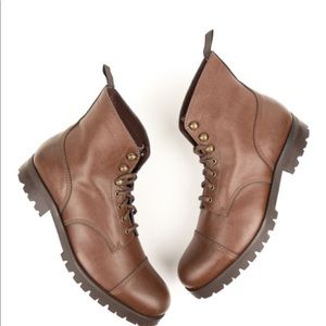 Will’s Vegan Shoes “work boots” in chestnut